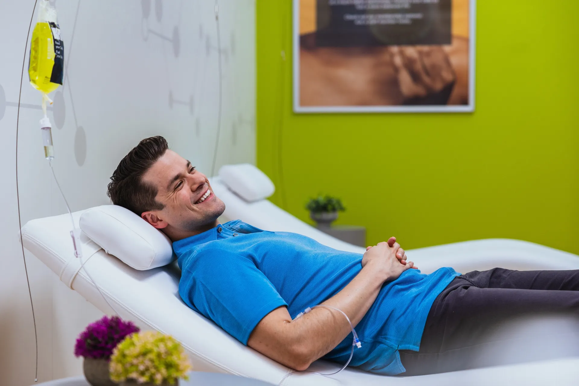 A relaxed client in the lounge